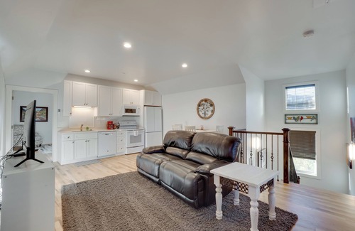 Castle Rock House | Inviting Castle Rock Retreat with Fireplace & Spa Amenities