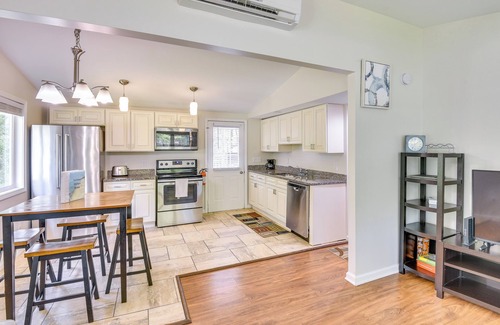 Shorewood-Tower Hills-Harbert Apartment | Pet-Friendly Sawyer Apartment with Deck near Warren Dunes