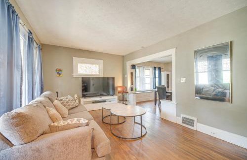 Old Brooklyn Apartment | 2 Mi to Zoo Charming Apt with Balcony in Cleveland