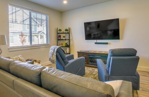 Providence House | Pet-Friendly Providence Townhome Near USU and Dining