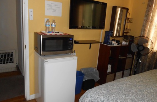 Sun Valley Bed & Breakfast | Convenient Stay Near Burbank Airport & Universal City