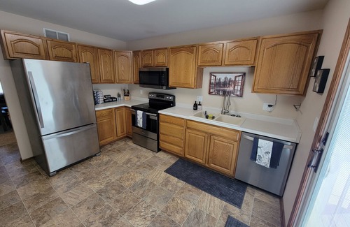 Ames House | Family-Friendly Hotel Near Iowa State University - Perfect Stay!