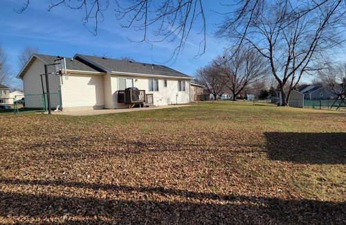 Ames House | Family-Friendly Hotel Near Iowa State University - Perfect Stay!
