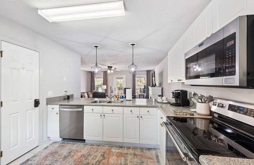 Auburn Condo | Convenient Stay: 2 Miles from Stadium with Pool & Family Perks