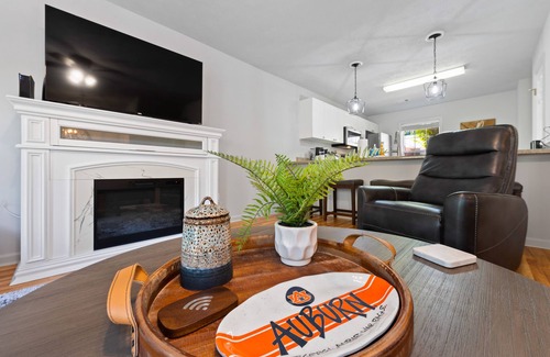 Auburn Condo | Convenient Stay: 2 Miles from Stadium with Pool & Family Perks