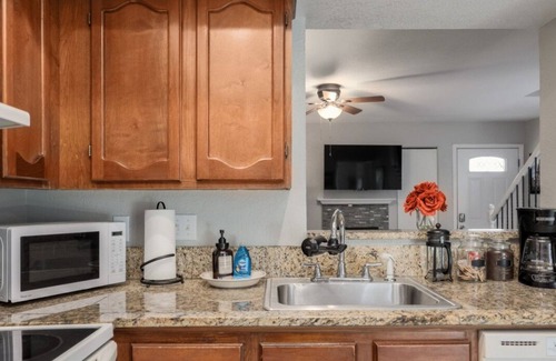 South Lamar Apartment | 2 Miles to DT | Updated Pet-Friendly Home for Four