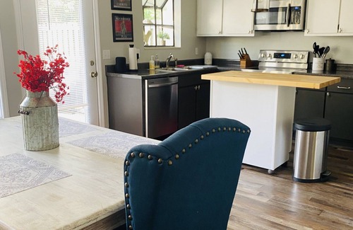 Wilmington House | Ideal Location Near UNCW and the Beach with Oceanfront Amenities