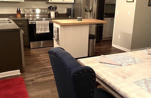 Wilmington House | Ideal Location Near UNCW and the Beach with Oceanfront Amenities