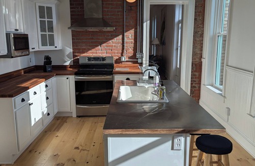 Troy House | 2 Min to RPI Modern Space + Fast WiFi