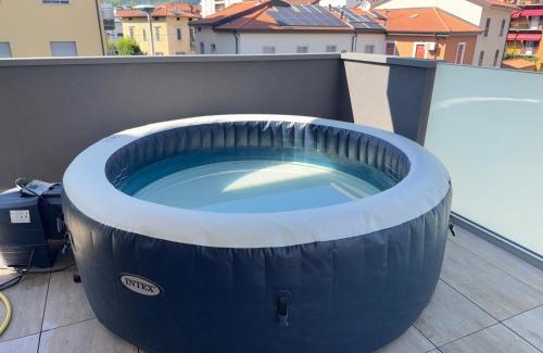 Bergamo Apartment | Elegant Spa Retreat 10' from Venetian Walls with Ocean View