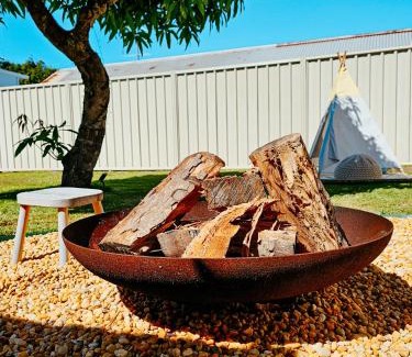 Ettalong Beach House | Beachside Retreat with Firepit Yard - Kid Friendly Getaway