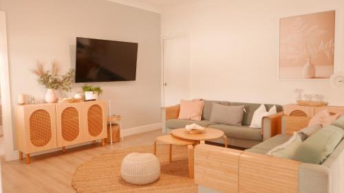 Ettalong Beach House | Beachside Retreat with Firepit Yard - Kid Friendly Getaway