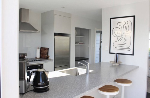 Havelock North House | Walk to Havelock North Village – Guest Rated 10/10!