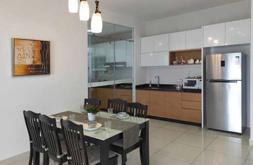Central District Condo | Seaside Retreat: Enjoy Pool, Spa & 2 Mins to R&F Mall
