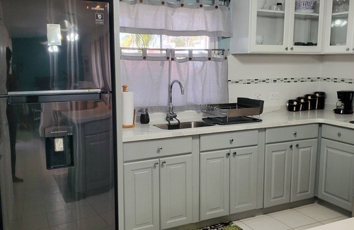 Dover Condo | Beachside Family Condo with Pool & Dining Nearby