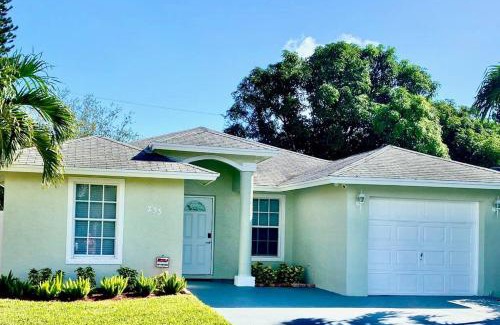 Delray Beach House | Pet-Friendly Oceanfront Home Steps from Downtown & Beach