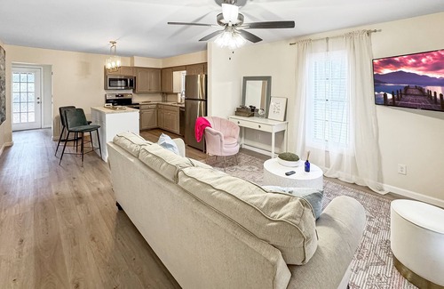 Tupelo House | Discover Comfort Minutes from Elvis's Birthplace in Tupelo