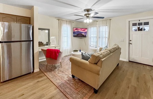 Tupelo House | Discover Comfort Minutes from Elvis's Birthplace in Tupelo