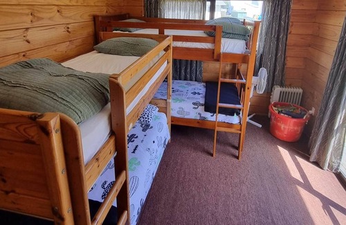 Otaki Beach House | 2 minutes from the beach - relax at a Kiwi Family Bach!