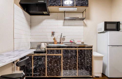Naniwa Apartment | Convenient Access to JR Namba and Top Amenities Await