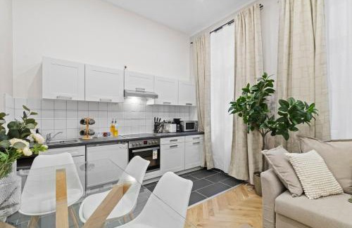 Neubau Apartment | 2 Minutes to Mariahilferstraße I Bars I Fast Wifi