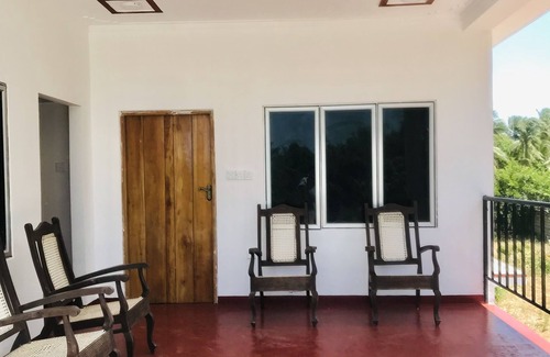 Nilaveli Villa | Close to Nilaveli Beach: Enjoy Breakfast and Family Fun