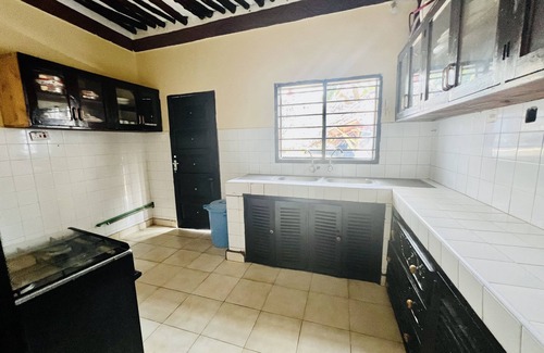 Galu Bed & Breakfast | Beachside 3-Bedroom Villa with Pool and Ocean View