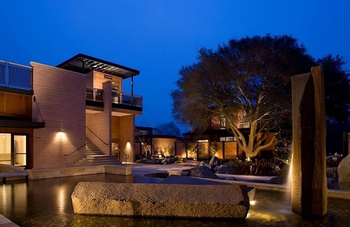 Yountville House | Enjoy Relaxing Units with Rooftop Pool Near Napa Valley