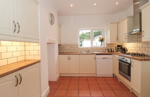 Minehead Cottage | Cozy 2 Moorlands: Pet-Friendly Retreat with Open Fire