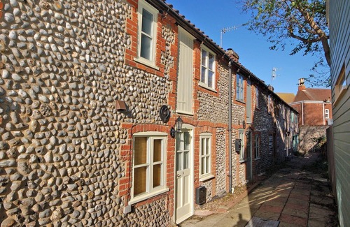Sheringham Cottage | Cozy 2 Museum Cottages: Romantic Retreat in Sheringham