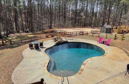 Woodstock House | 2 Mustangs RV in Woodstock