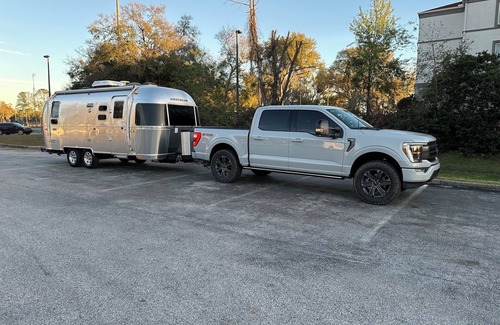 Woodstock House | 2 Mustangs RV in Woodstock