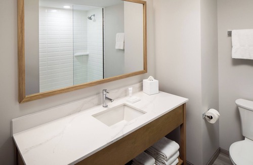 Orono Hotel | Newly Opened Rooms at UMaine with Free Parking & Dining