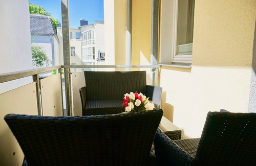 Warnemuende Apartment | Oceanview Retreat: O.G. "Upper Deck" with Spa & Breakfast