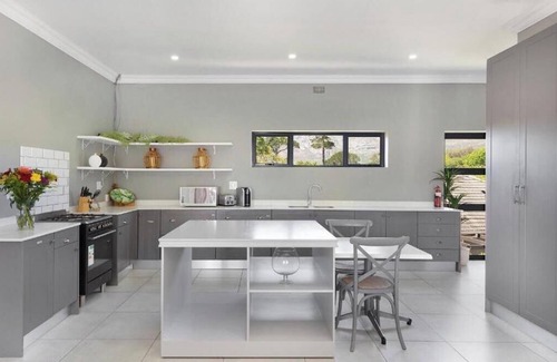 Tokai House | 2 On Lismore Guesthouse 2