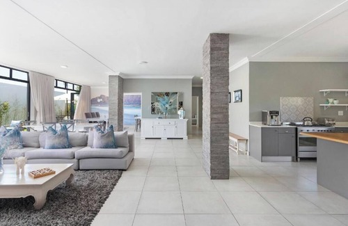 Tokai House | 2 On Lismore Guesthouse 2
