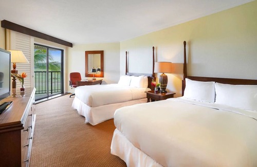 Hanamaulu Hotel | Relaxing Ocean View Room with Pool at Kauai Beach Resort