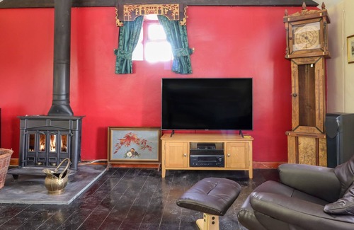 Truro Cottage | 2 PENCOOSE BARNS, pet friendly, character holiday cottage in Truro