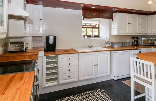 Truro Cottage | 2 PENCOOSE BARNS, pet friendly, character holiday cottage in Truro