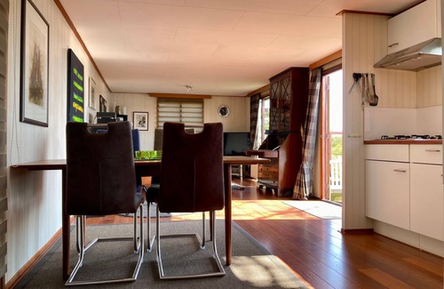 Anjum House | Idyllic König Lakeside House with Private Fishing Pier