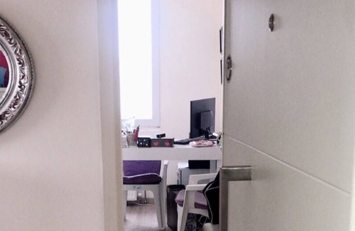 Pendik Apartment | Convenient Stay: 5 Minutes to Airport with Pool Access