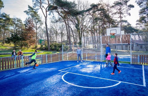 Municipality of Beesel House | Cozy Bungalow at Holiday Park Landal De Lommerbergen