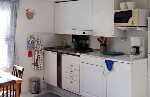 Falkenberg House | Cozy Holiday Home for Two with Oceanfront Views in Falkenberg