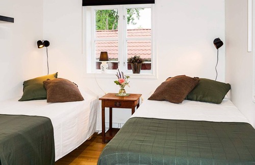 Monsteras House | Cozy Holiday Home for Two in MÖNSTERÅS with Kitchen