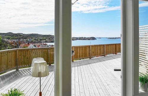 Ronnang House | Cozy Holiday Home for Two in Rönnäng with Ocean Views