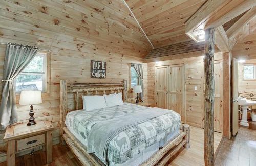 Helen House | Romantic Retreat: Jacuzzi Spa & Creekside Firepit Escape