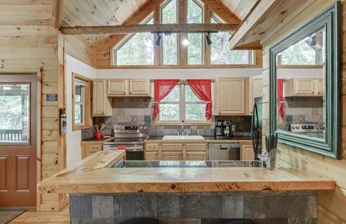 Helen House | Romantic Retreat: Jacuzzi Spa & Creekside Firepit Escape
