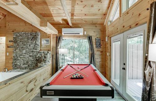 Helen House | Romantic Retreat: Jacuzzi Spa & Creekside Firepit Escape