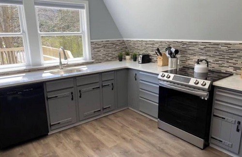 Margaretville Cottage | Top-Rated Cozy Cottage with King Bed and Rain Shower