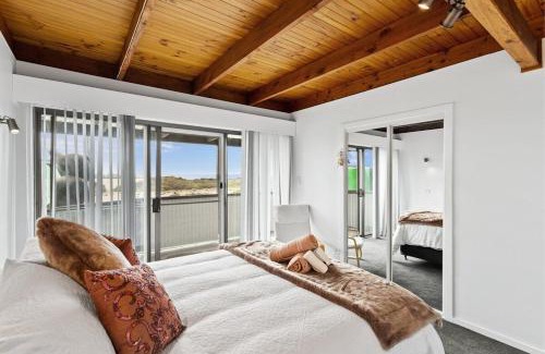 Surf Beach Apartment | Cozy Surf Beach Studio for Two - Rated 9.3 by Guests